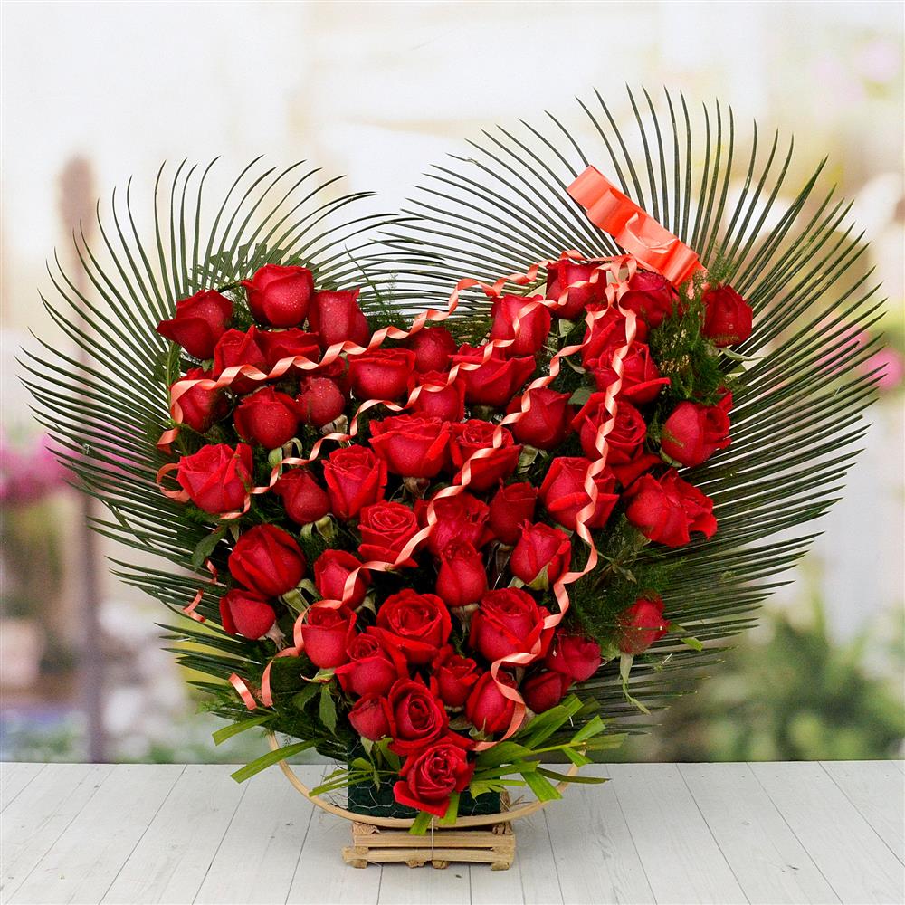 Exclusive Roses in a Heart Shape Arrangement, Heart to Heart Valentine Hampers